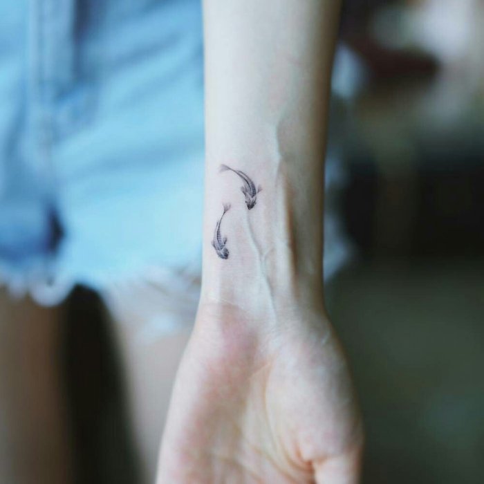 Тату на запястье для девушек