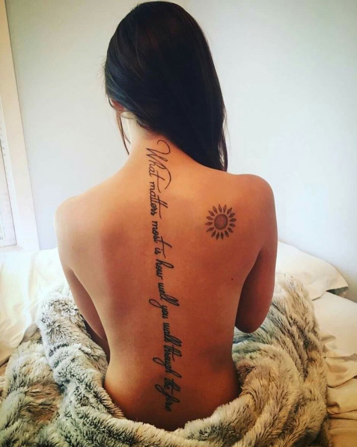 Тату на позвоночнике