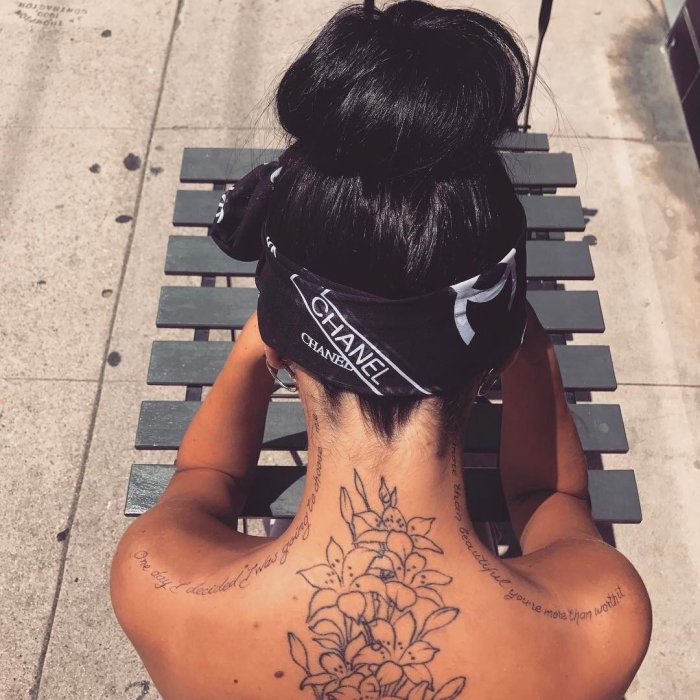 Тату вдоль спины