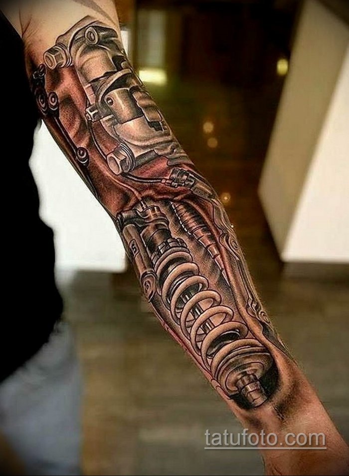 Тату биомеханика на предплечье