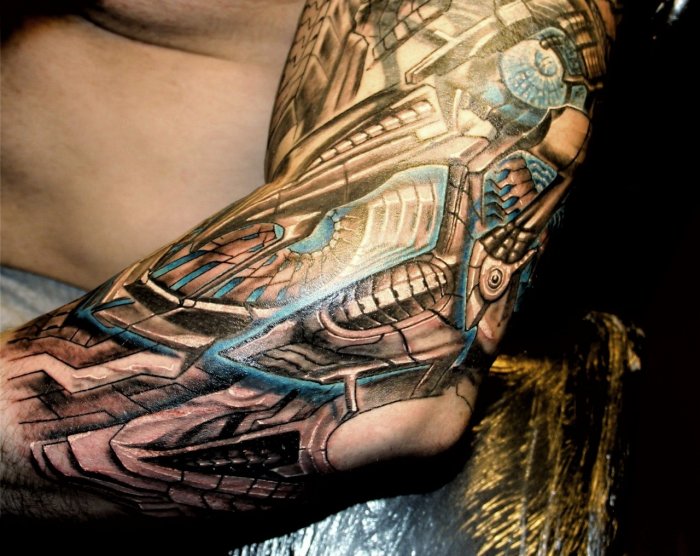 Тату в стиле биомеханика