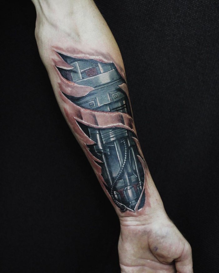 Тату биомеханика на предплечье