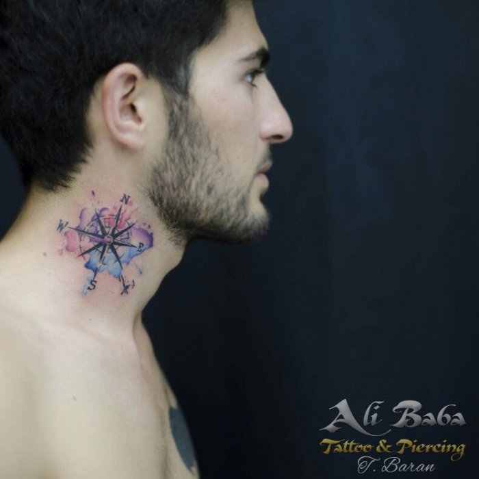 Тату на шее