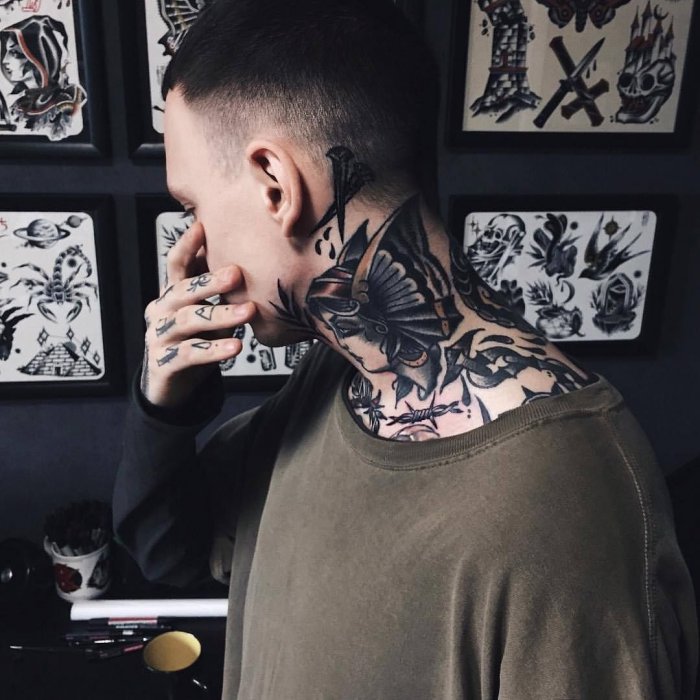 Красивые тату на шее мужские