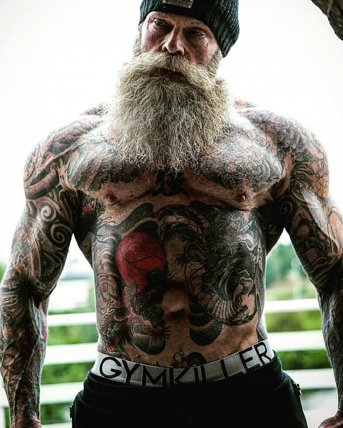 Татуированные люди в старости