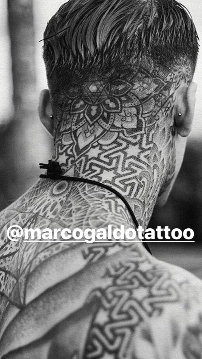 Тату на шее мужские