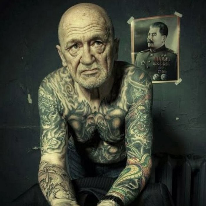 Старые татуированные люди