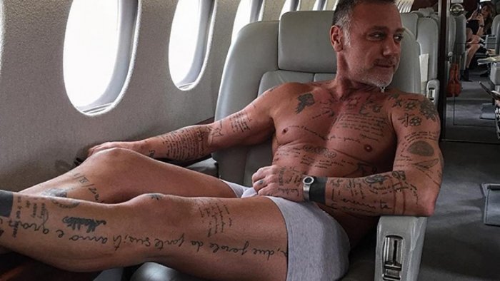 Старик в наколках