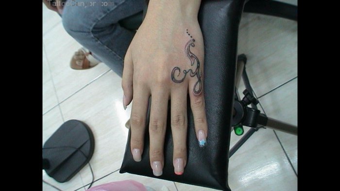 Красивые тату на кисти для девушек