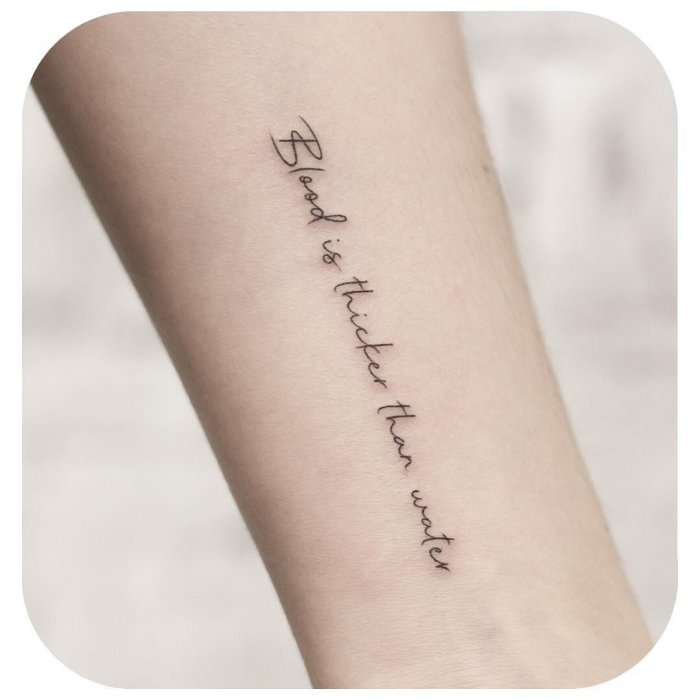 Татуировки надписи на латыни с переводом для девушек