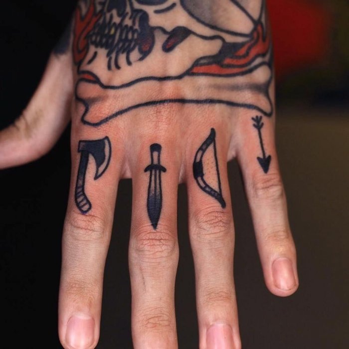 Тату на пальцах