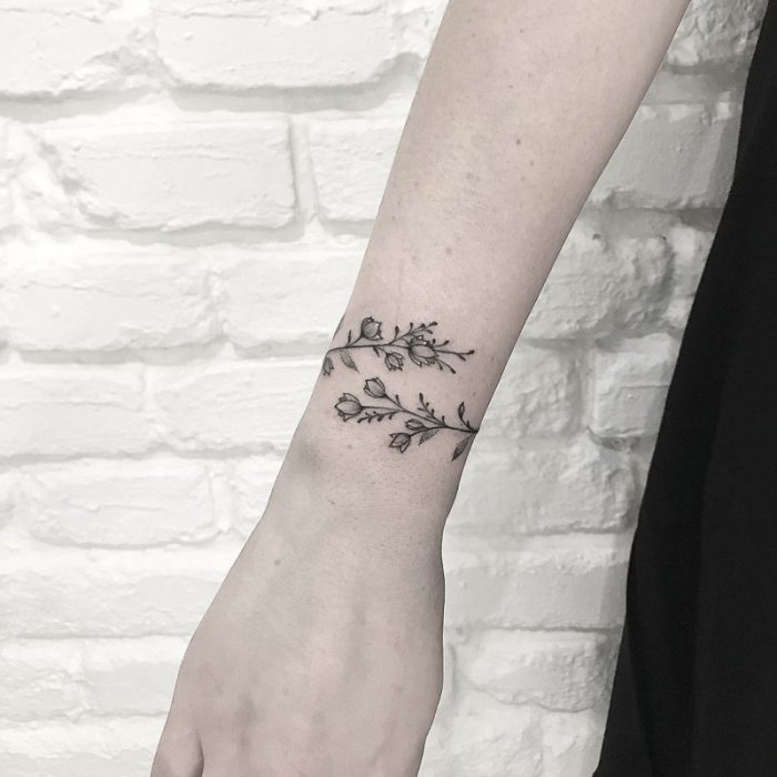 Женские тату нащапястте