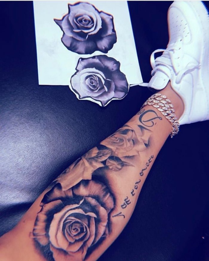 Тату на руке для девушек на запястье