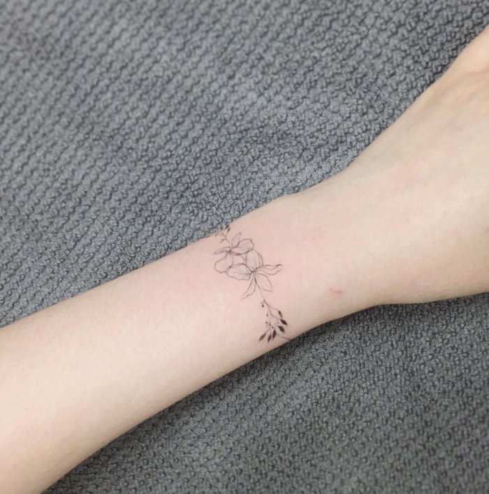Тату на руке для девушек