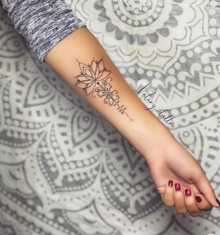 Тату на руке женские