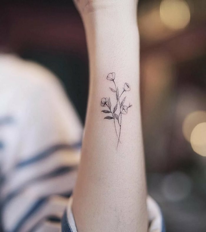 Маленькая тату для девушки