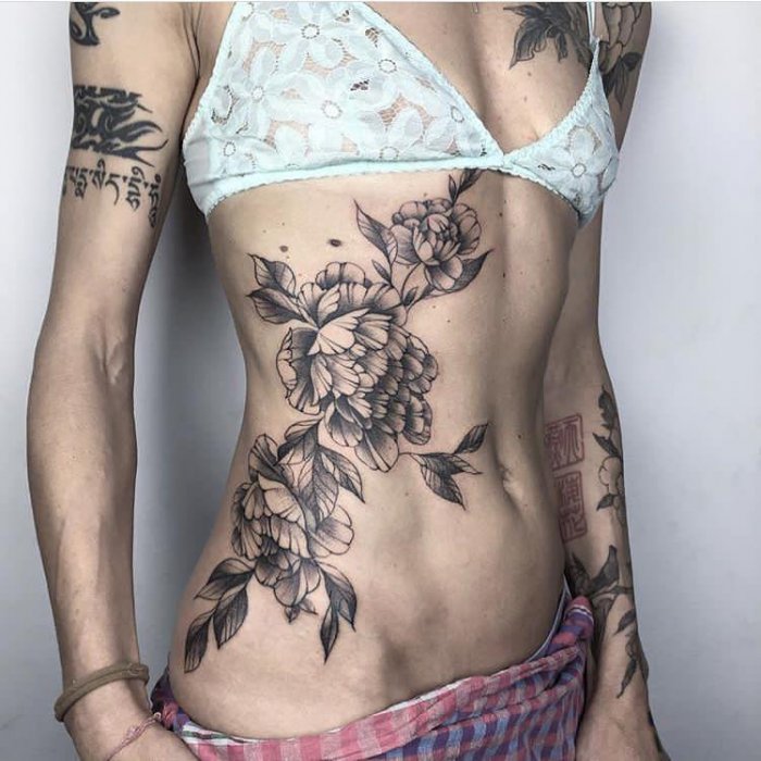 Тату на животе для девушек