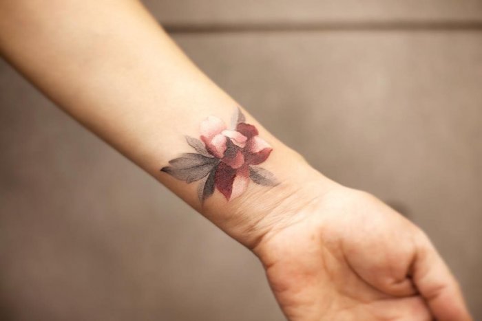 Тату на запястье для девуш