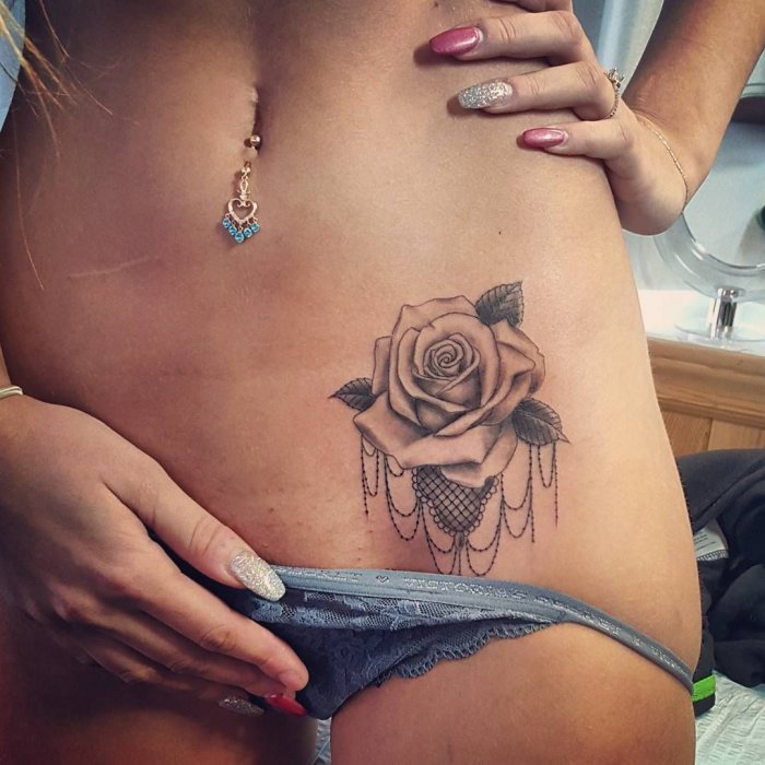 Тату на животе