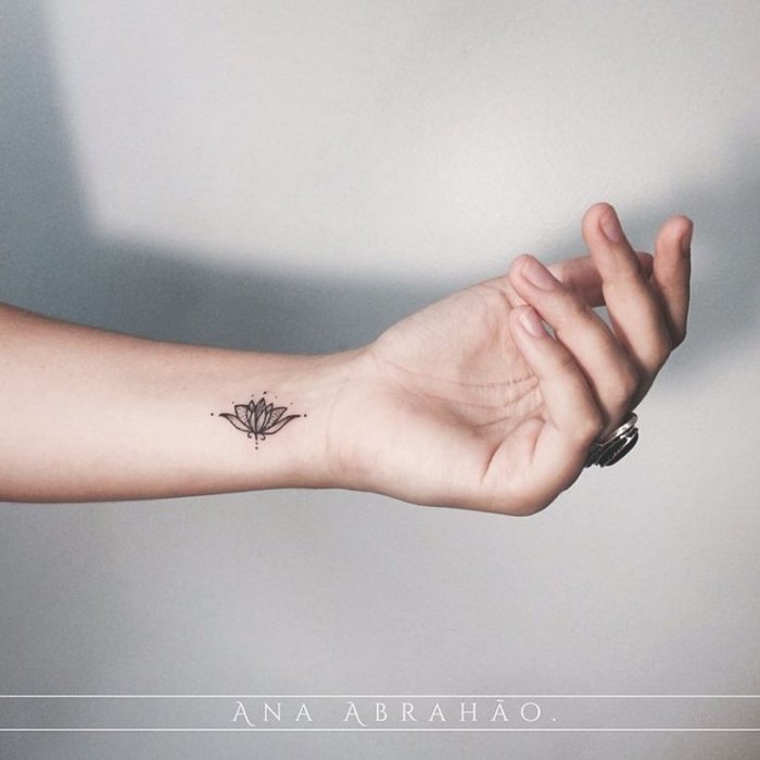 Тату на запястье для девуш