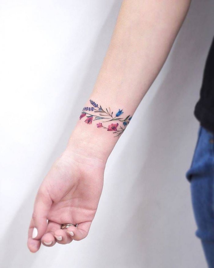 Тату за запястье