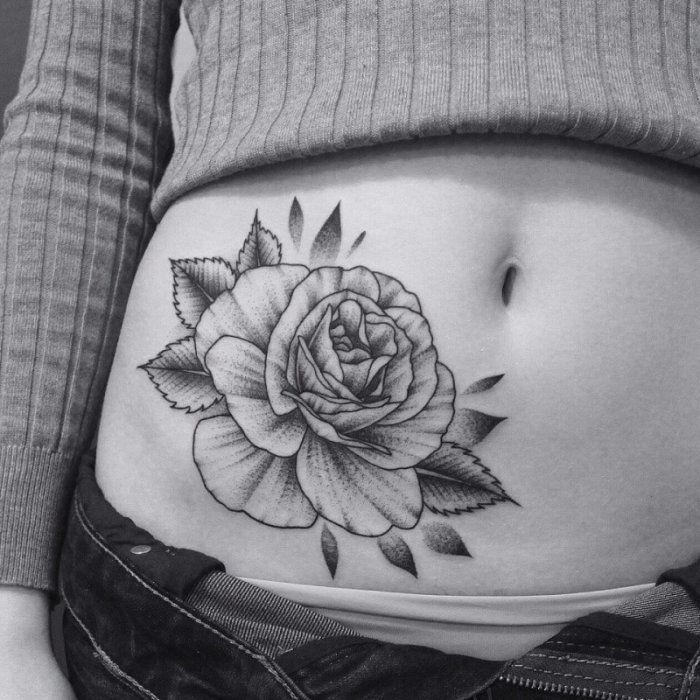 Тату внизу живота