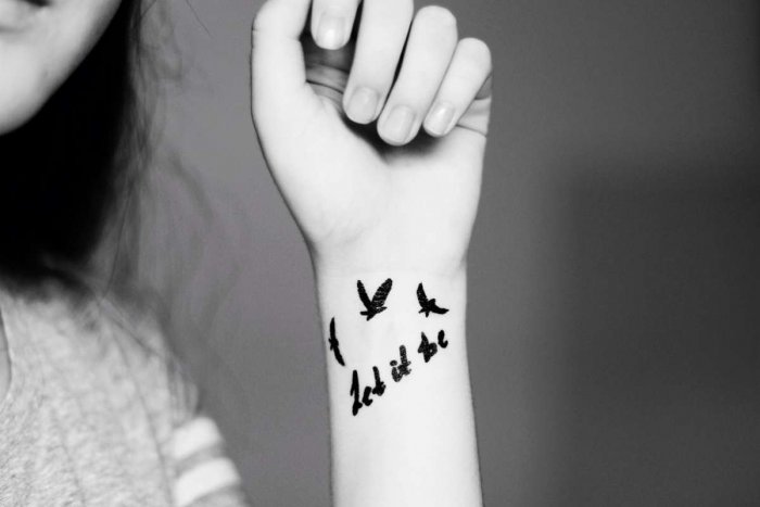 Лёгкие тату на руке