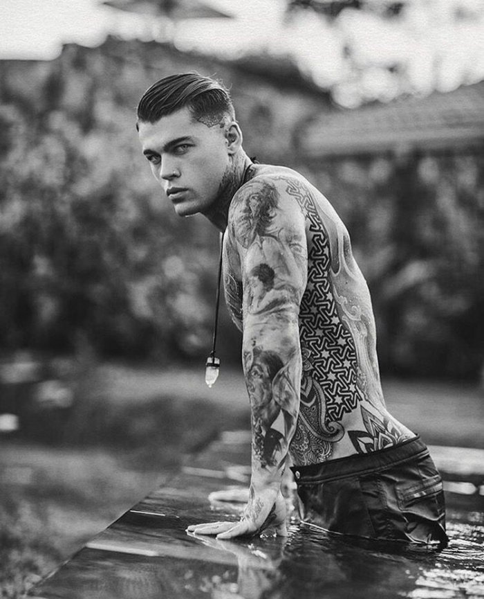 Тату модное мужское