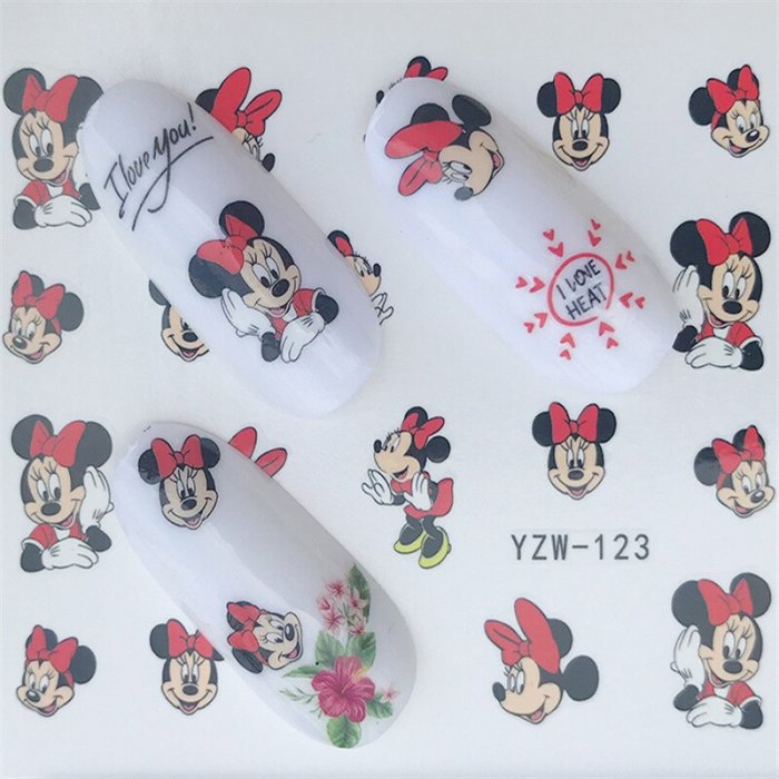 Педикюр с Микки Маусом