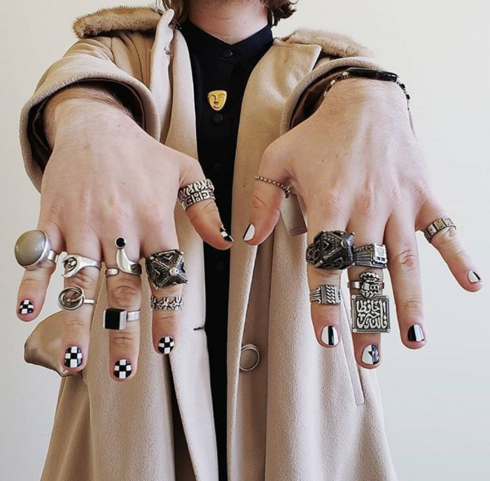 Маникюр Гарри Стайлса