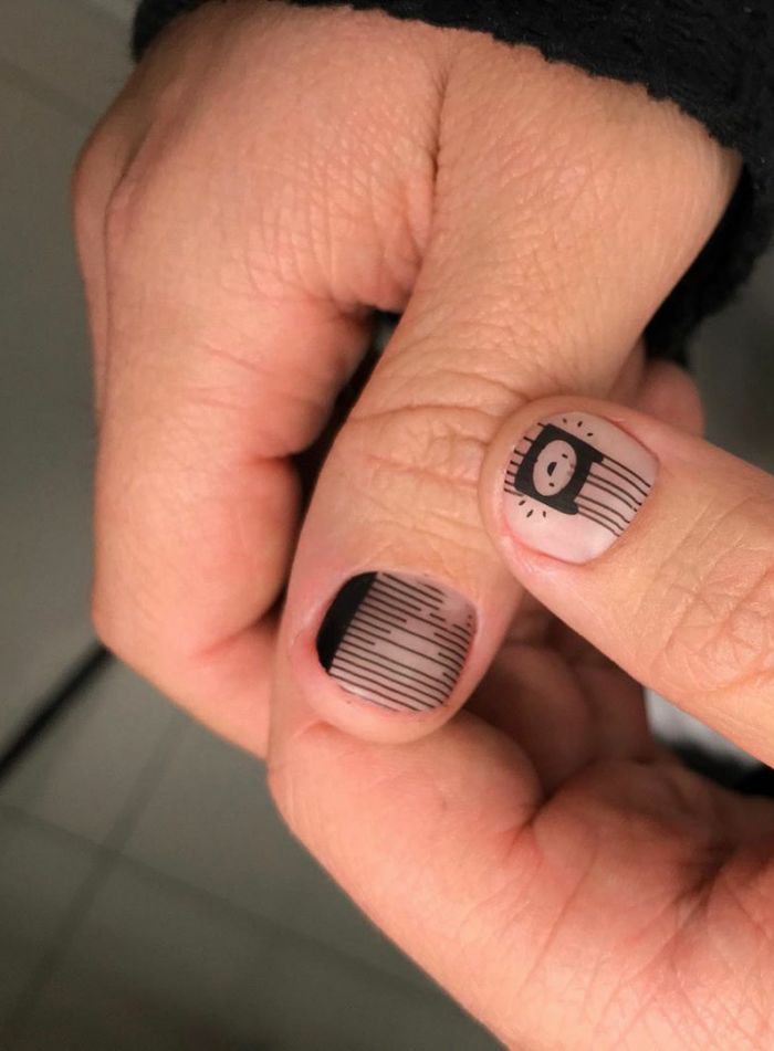 Гарри Стайлс ногти