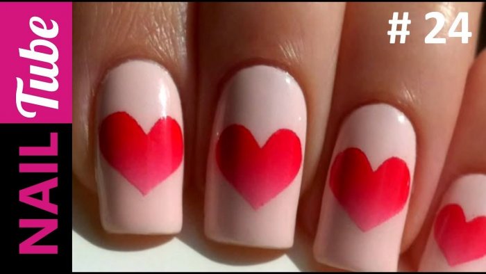 Красный маникюр с сердечками