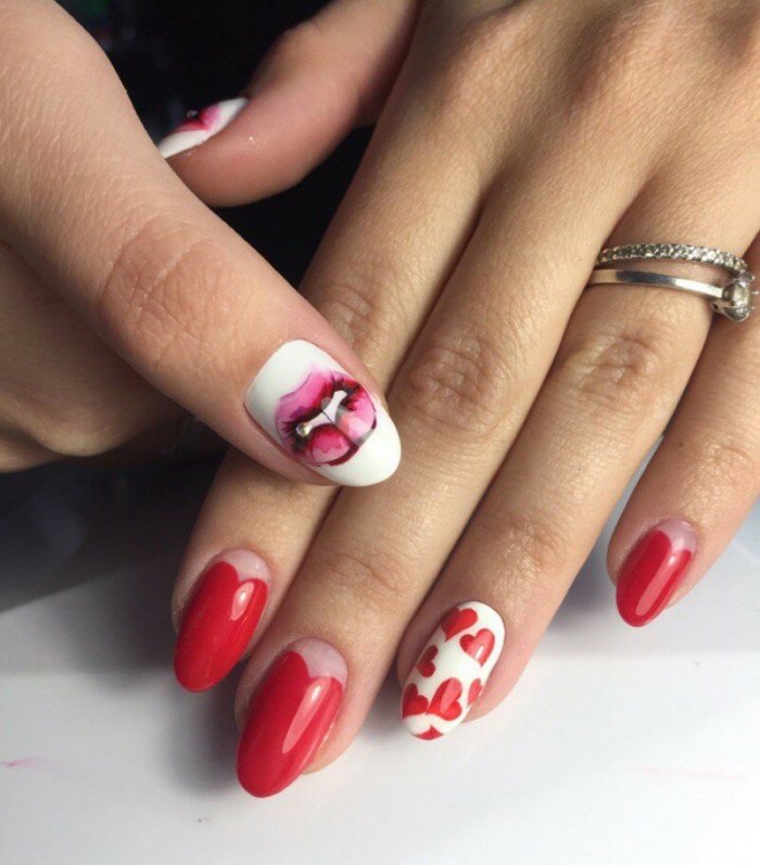 Красные ногти с сердечком