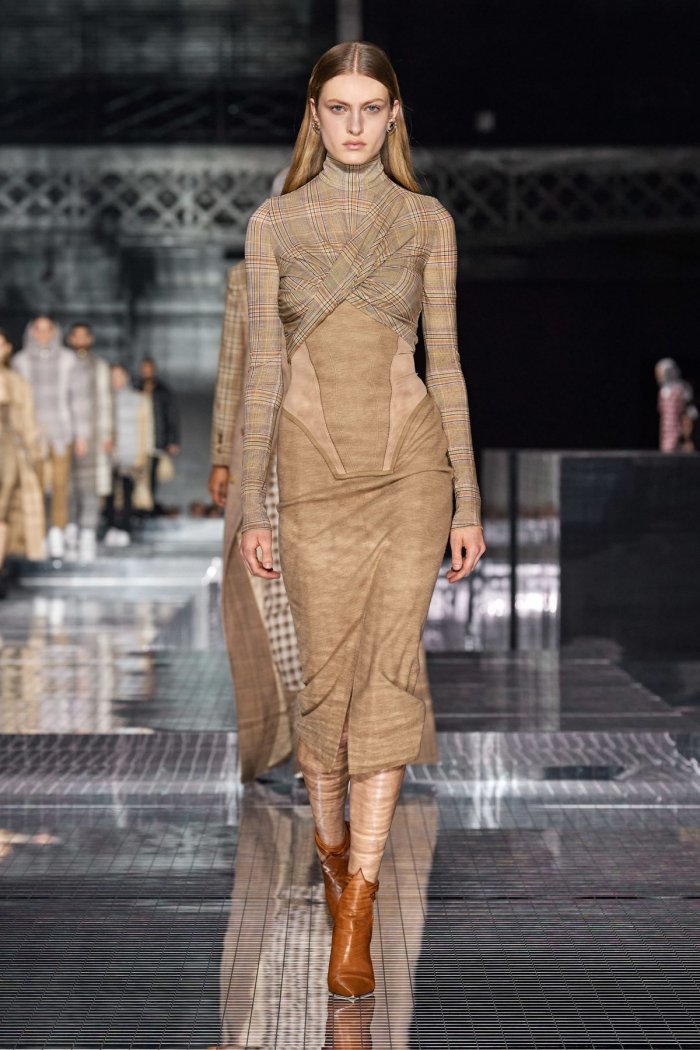 Модные платья зима 2021