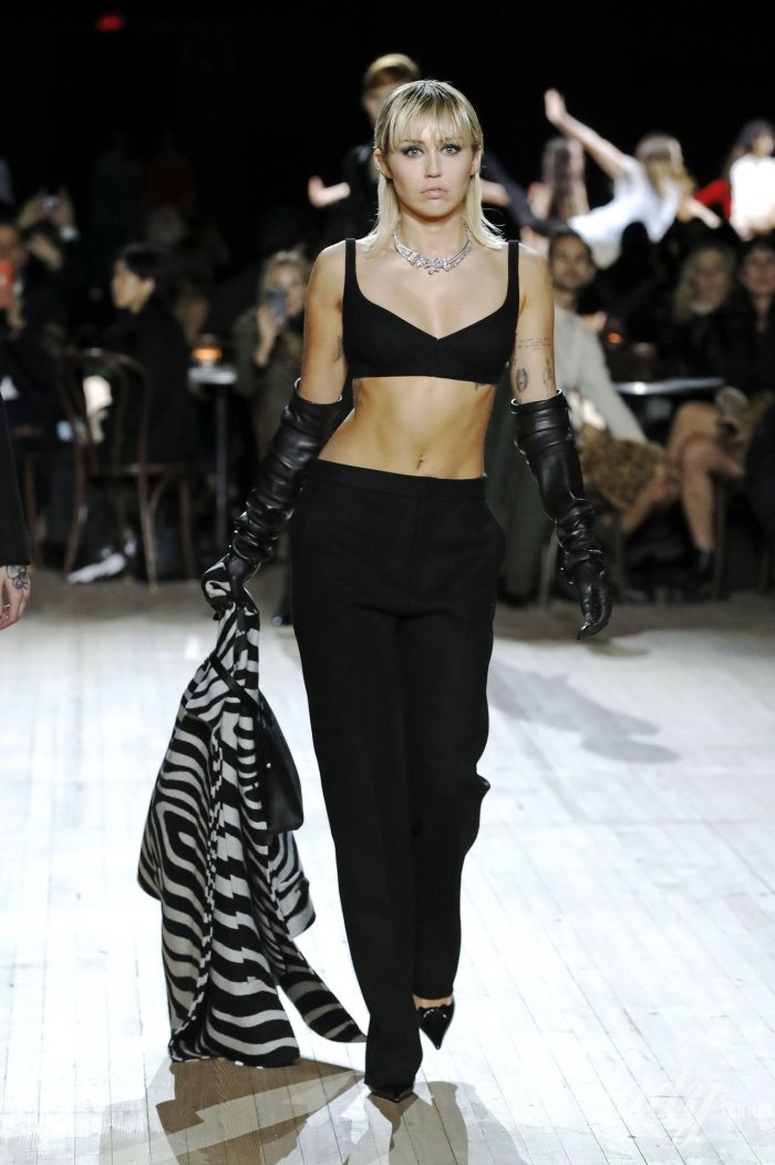 Issey Miyake 2020-2021 show