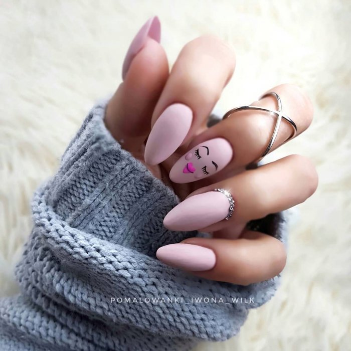 Маникюр для мамочек в роддом
