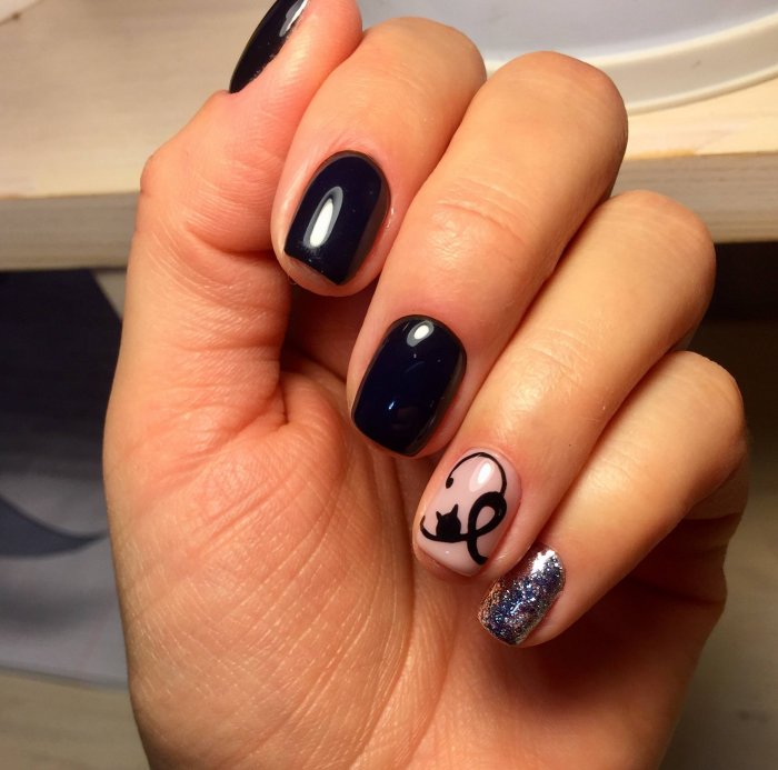 Черно белый маникюр с лунками