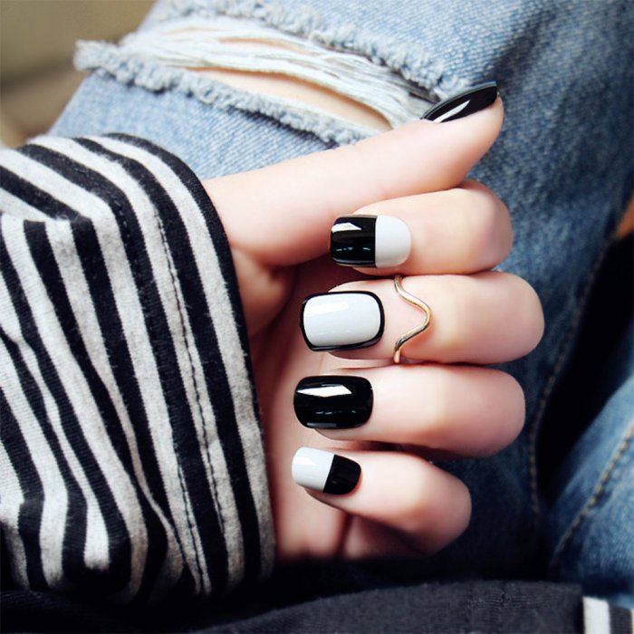 Маникюр черный с белым