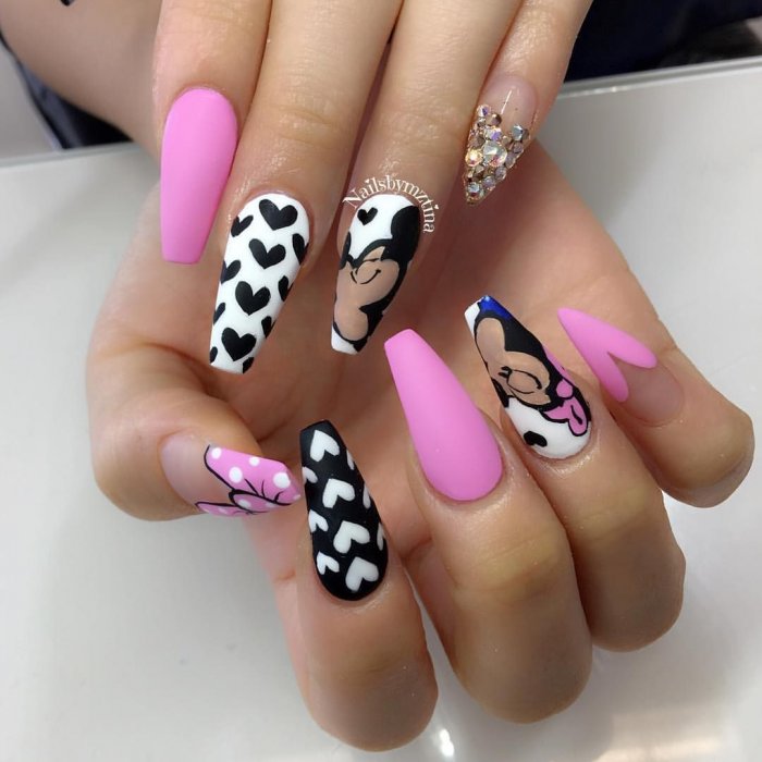 Минни Маус на ногтях