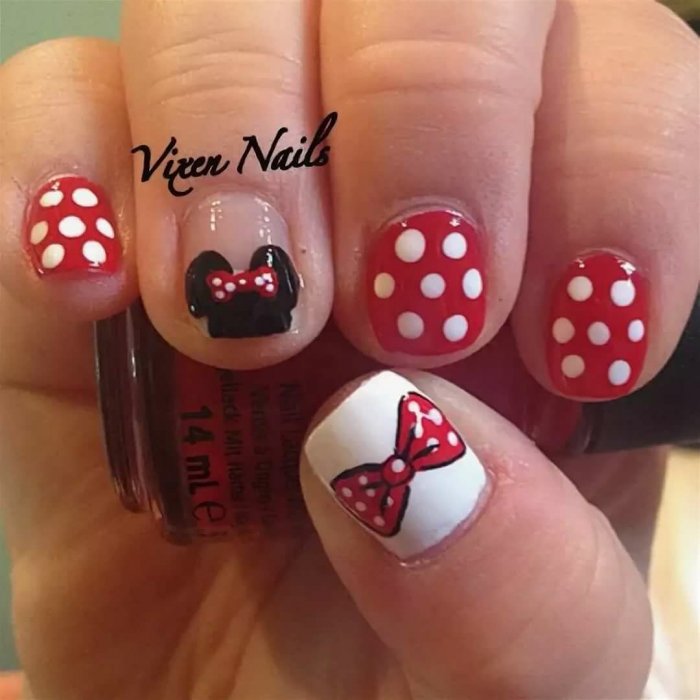 Маникюр с Микки и Минни