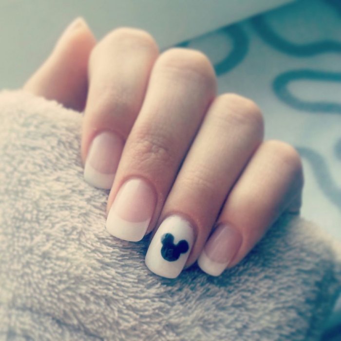 Ногти с Микки Маусом