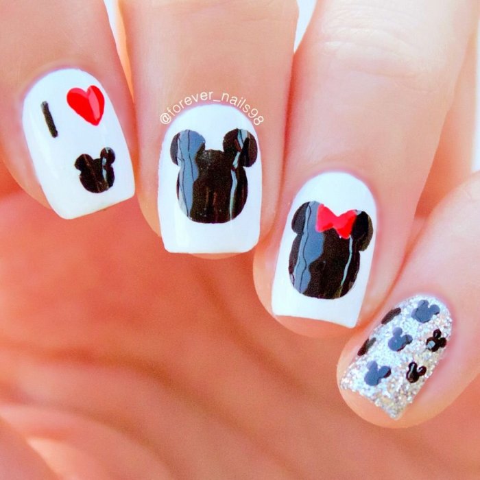 Минни Маус на ногтях