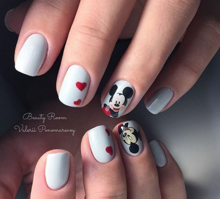 Микимаус на ногтях