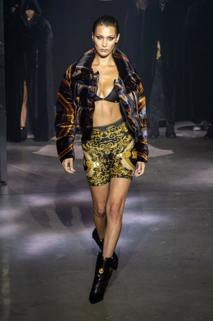 Супермодели на показе Версаче