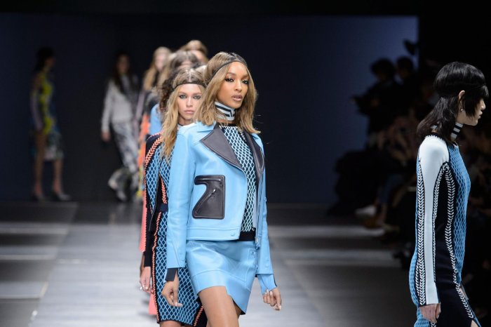 Модели 90х на шоу Версаче