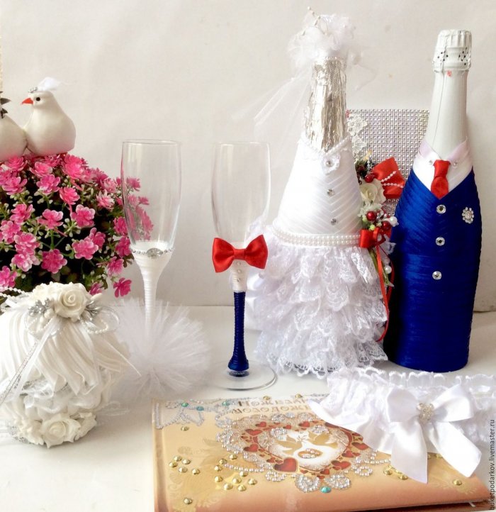 Свадебные бокалы в синем цвете