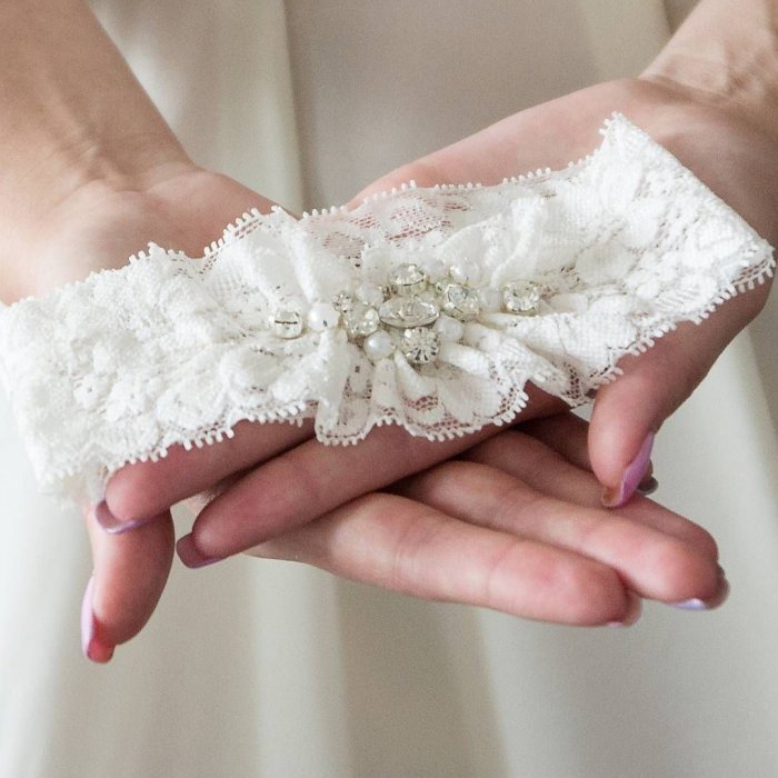 Свадебные подвязки на ногу для невесты