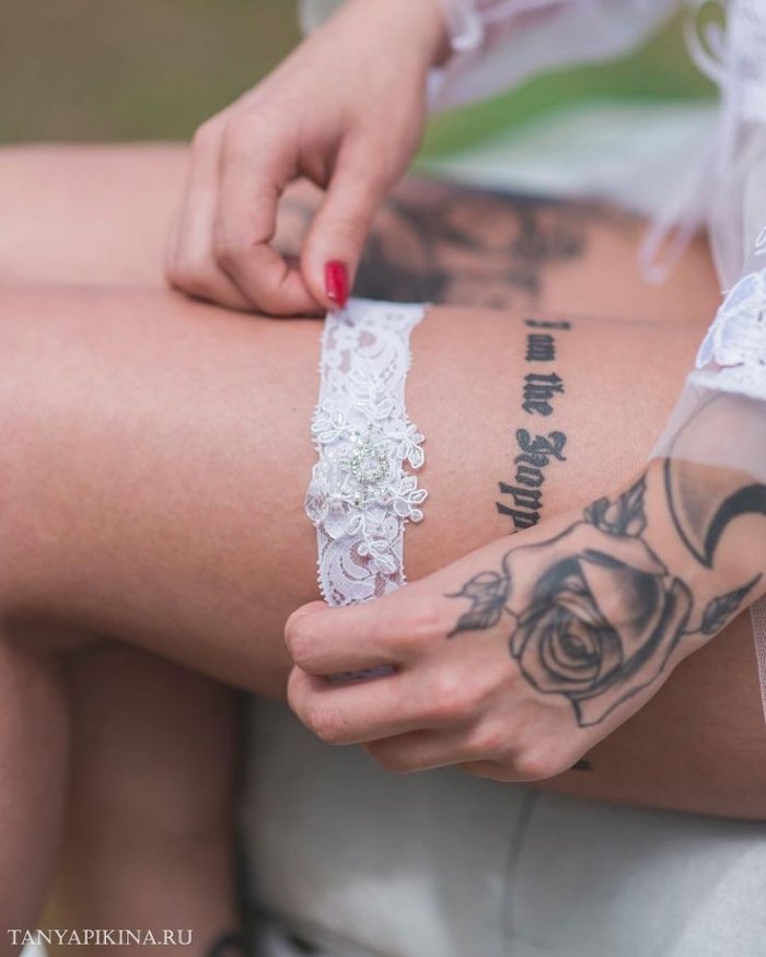 Подвязка розовая