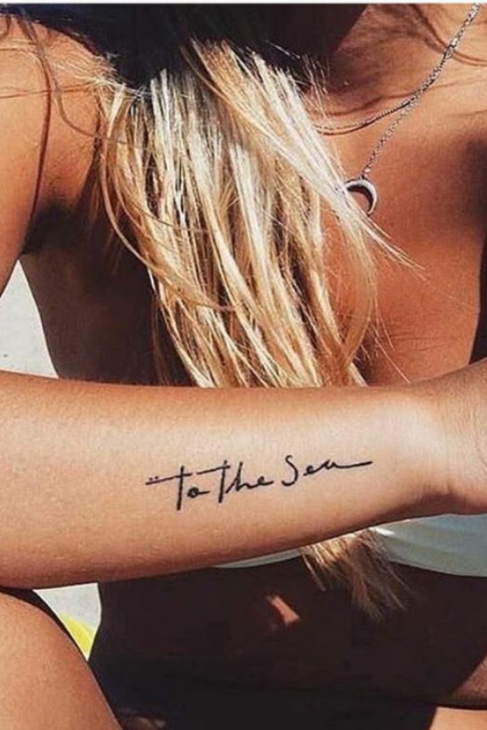 Тату на руке для девушек надписи