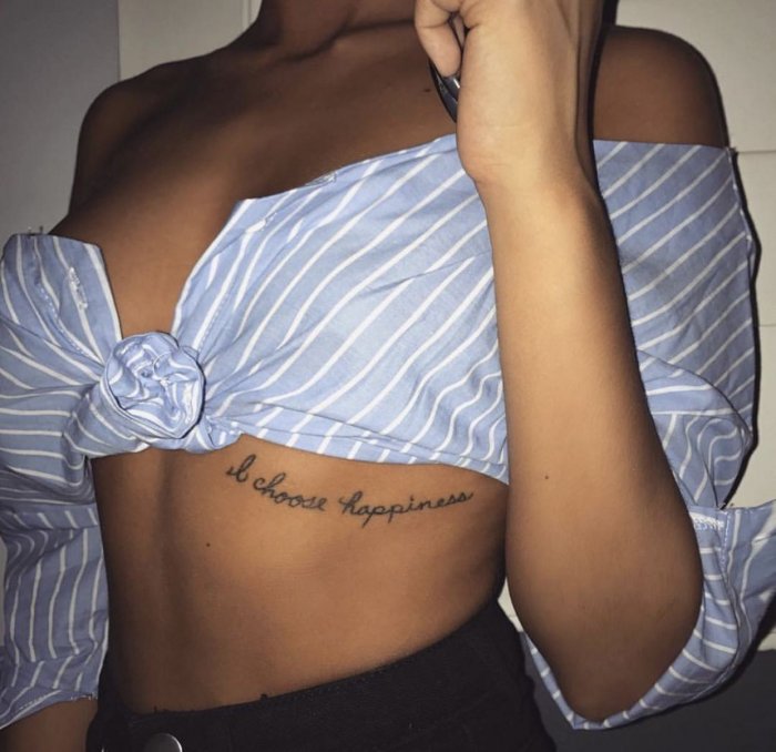 Татуировки для девушек надписи